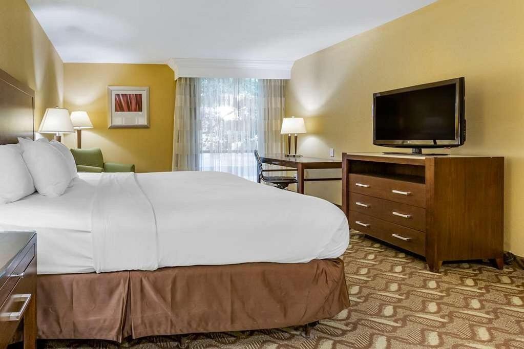 Clarion Inn & Suites, Roswell Buitenkant foto