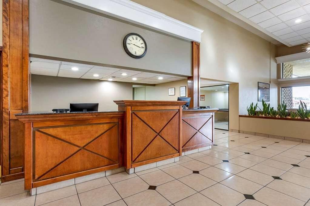 Clarion Inn & Suites, Roswell Buitenkant foto