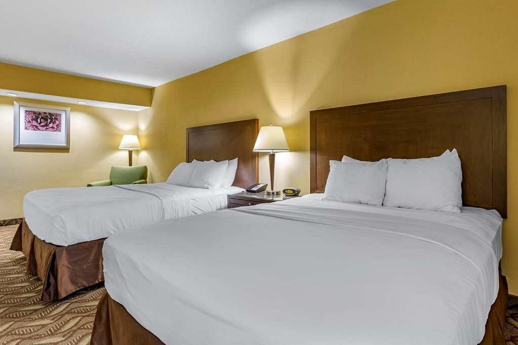 Clarion Inn & Suites, Roswell Buitenkant foto