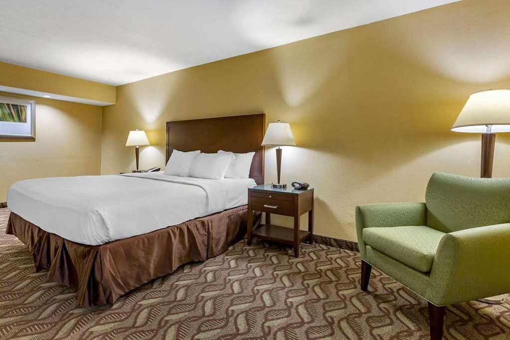 Clarion Inn & Suites, Roswell Buitenkant foto