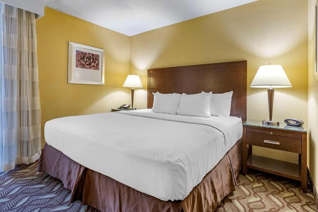 Clarion Inn & Suites, Roswell Buitenkant foto