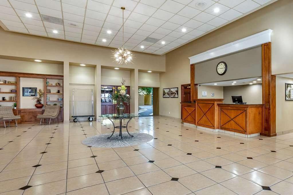 Clarion Inn & Suites, Roswell Buitenkant foto