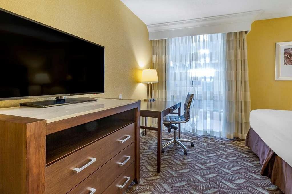 Clarion Inn & Suites, Roswell Buitenkant foto
