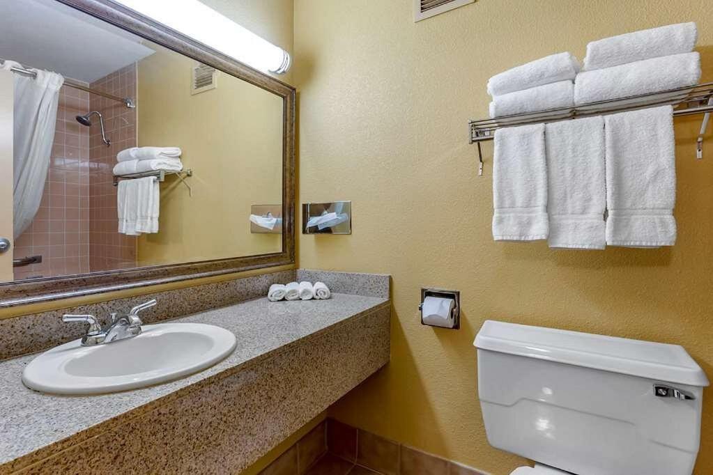 Clarion Inn & Suites, Roswell Buitenkant foto