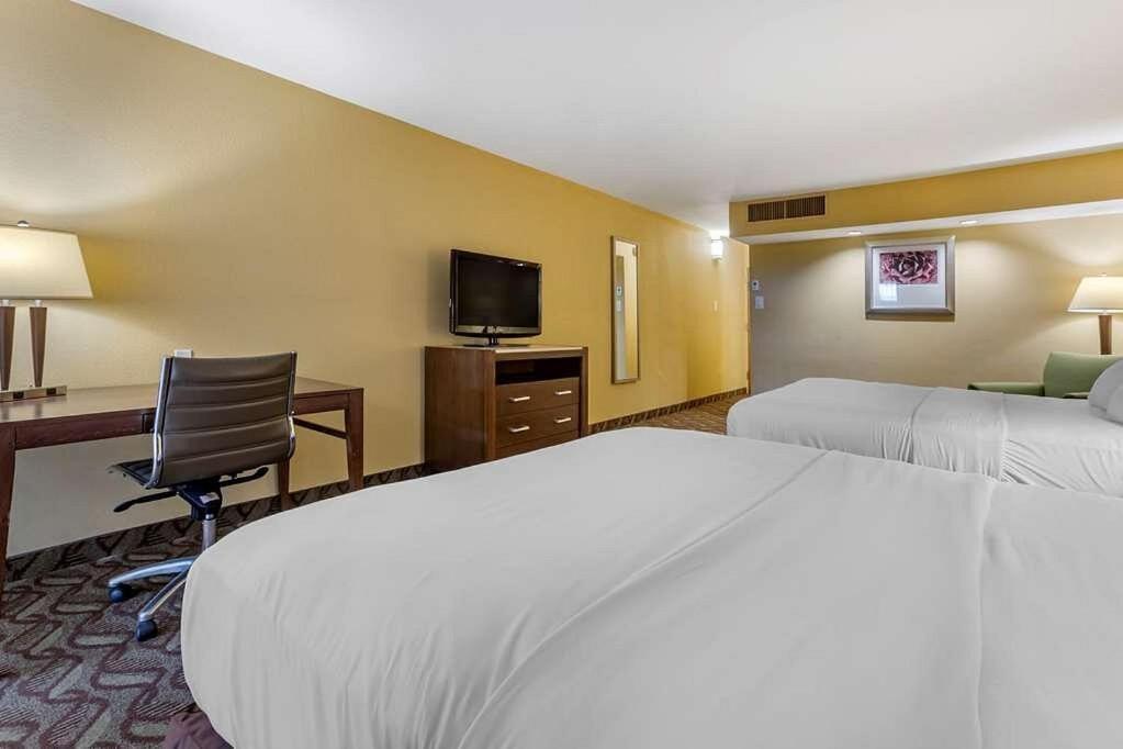 Clarion Inn & Suites, Roswell Buitenkant foto