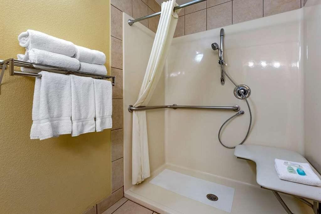 Clarion Inn & Suites, Roswell Buitenkant foto