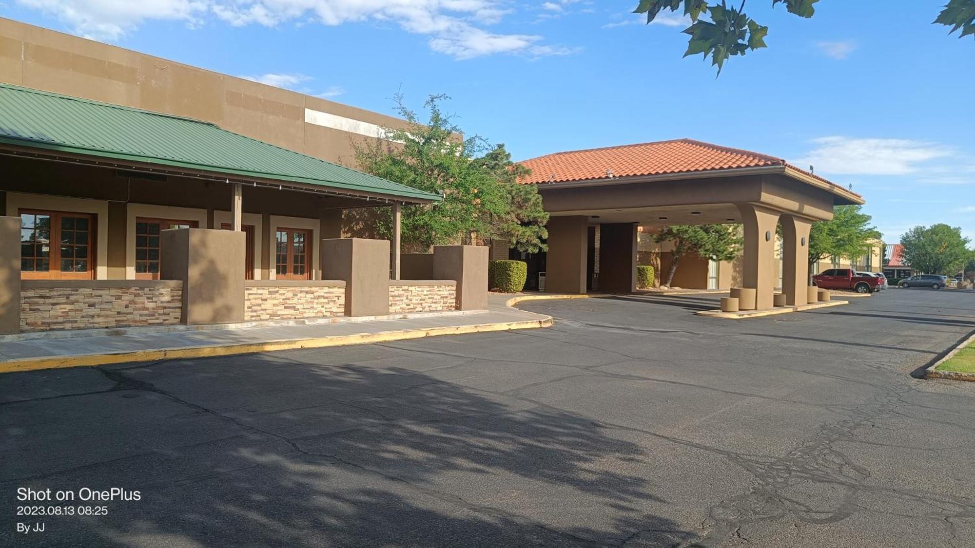 Clarion Inn & Suites, Roswell Buitenkant foto