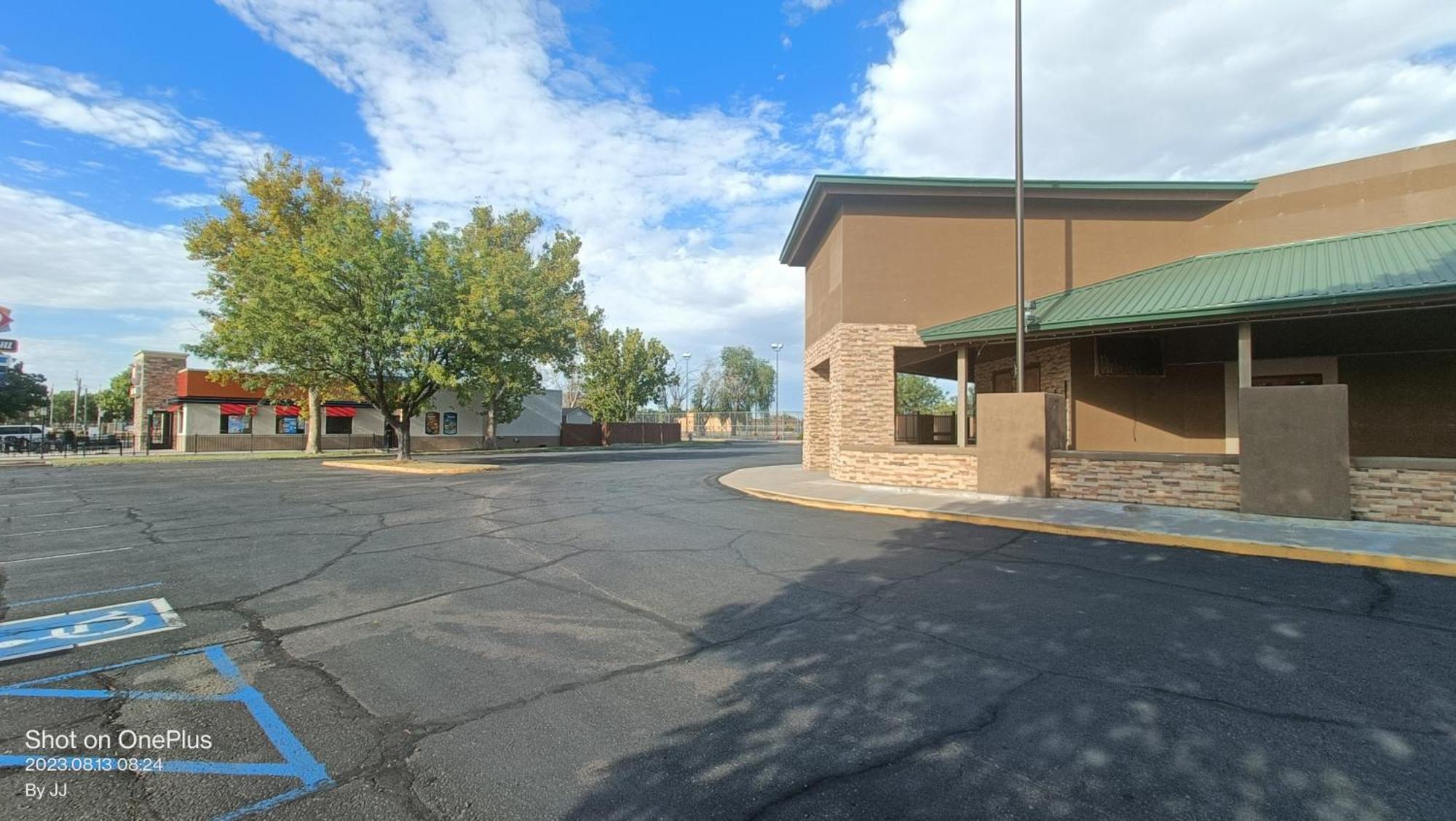 Clarion Inn & Suites, Roswell Buitenkant foto